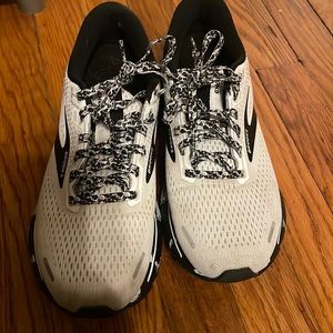 Brooks ghost running shoe